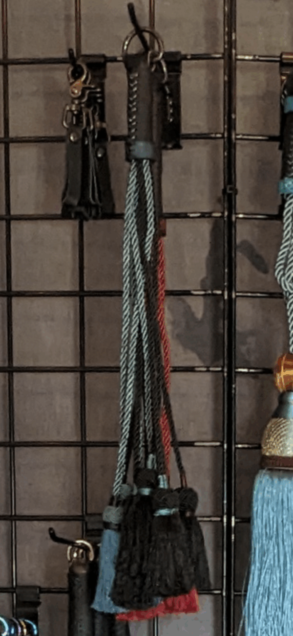 Pufflet Poms Flogger