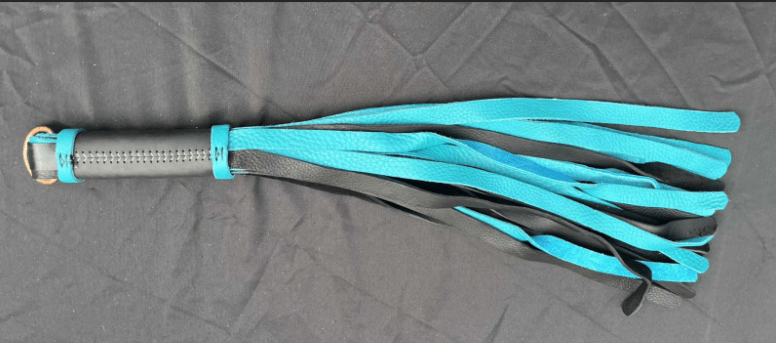 Bull Hide Flogger 3/4 - Image 1